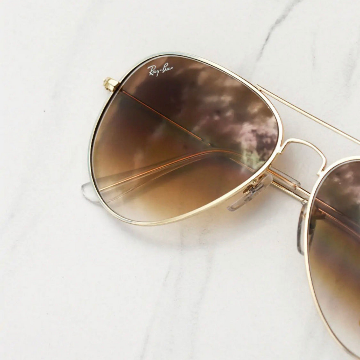 RAY-BAN Brown Shaded & Gold 3026 Aviator Causal Latest Sunglass For Unisex.