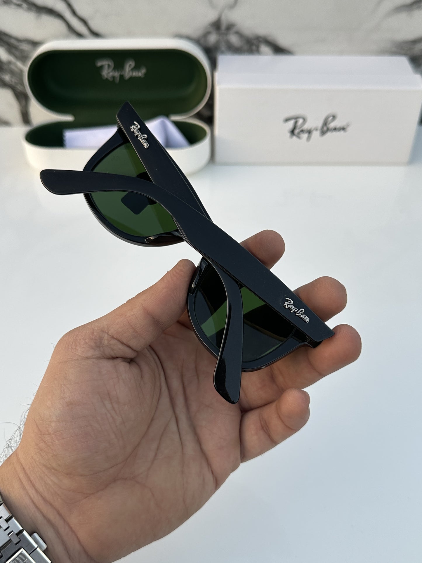 Ray Ban Black Wayfarer Eyewear For Daily Causal Evergreen UV Protected For Unisex.