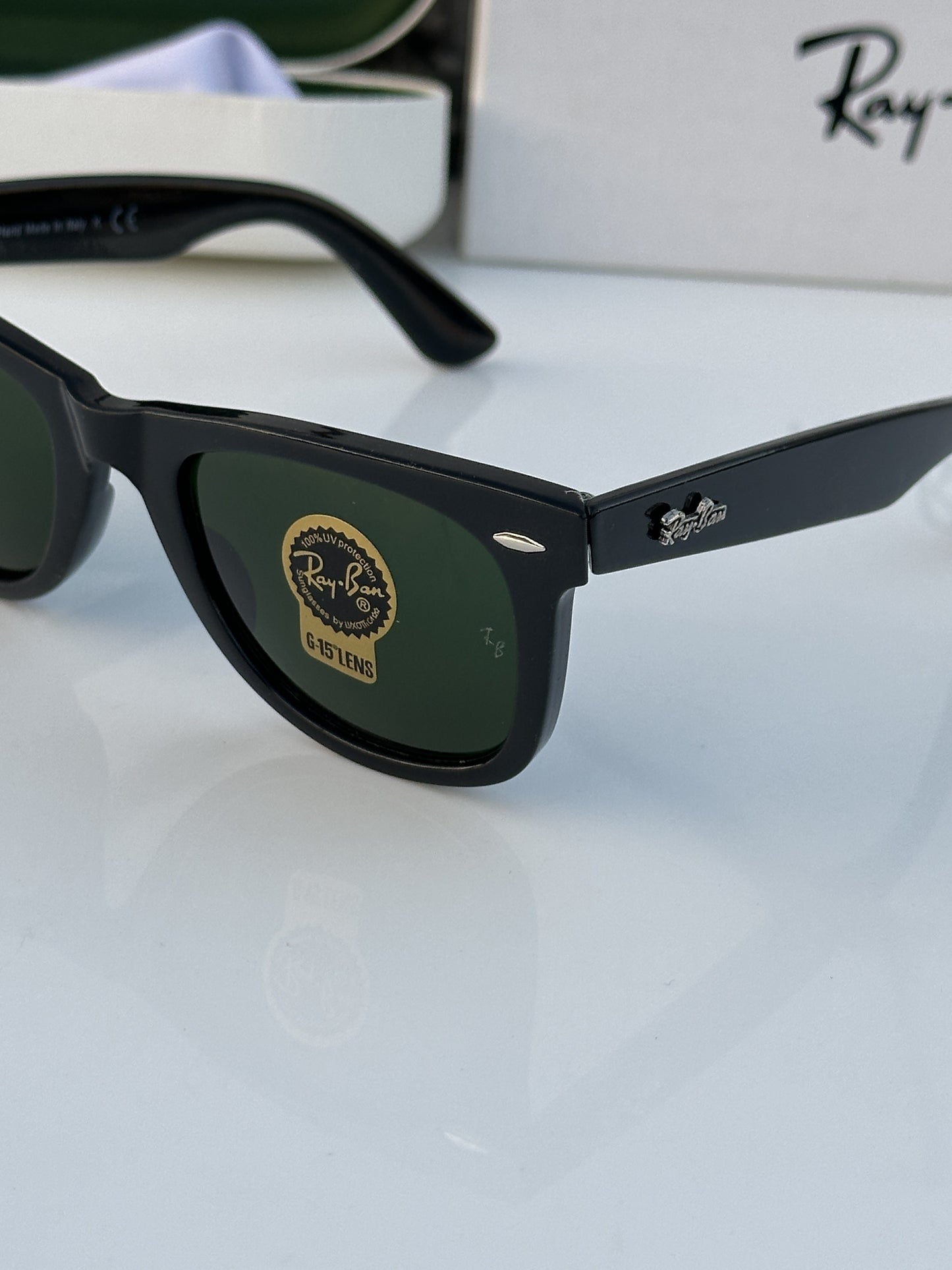 Ray Ban Black Wayfarer Eyewear For Daily Causal Evergreen UV Protected For Unisex.