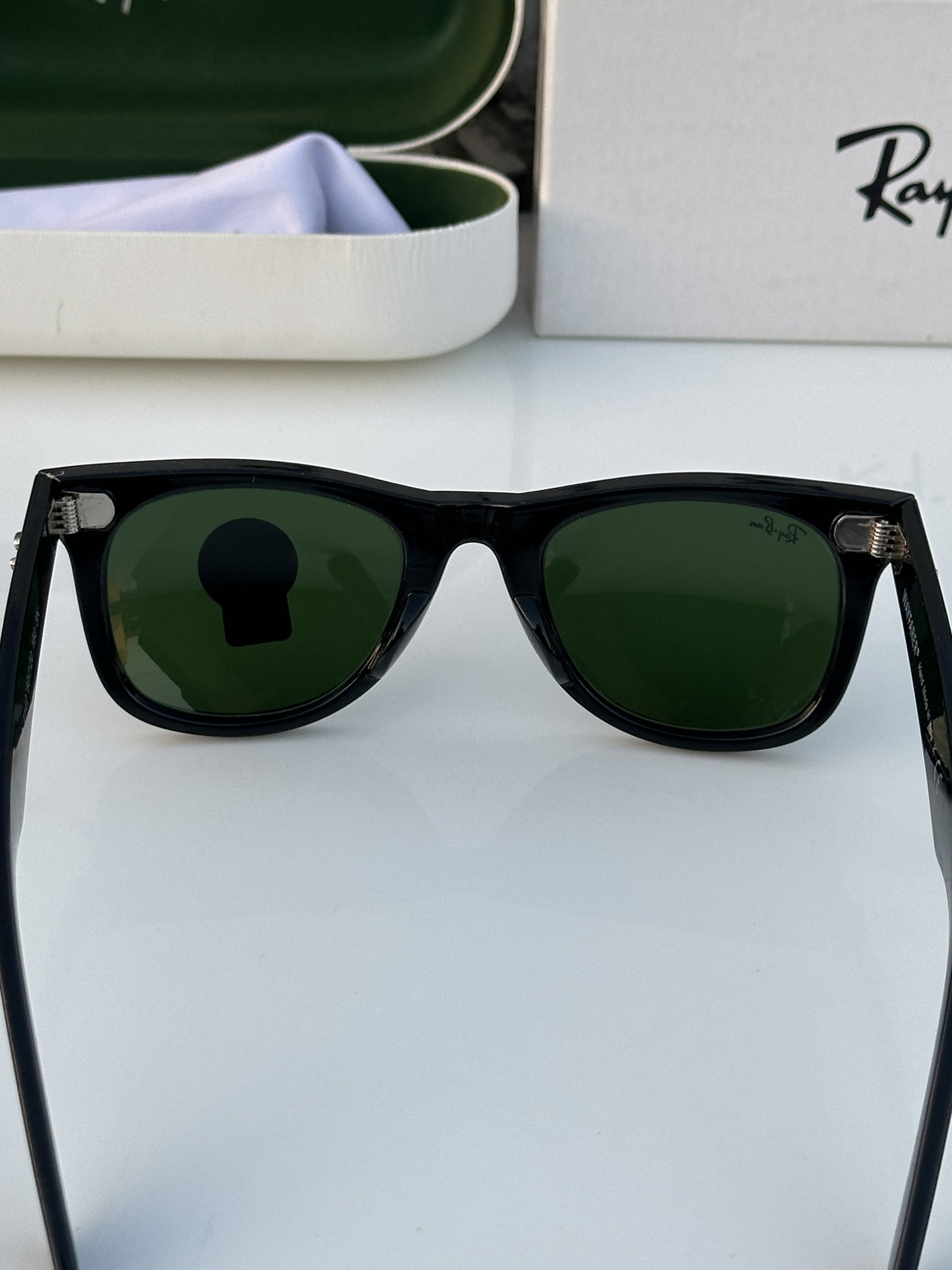Ray Ban Black Wayfarer Eyewear For Daily Causal Evergreen UV Protected For Unisex.